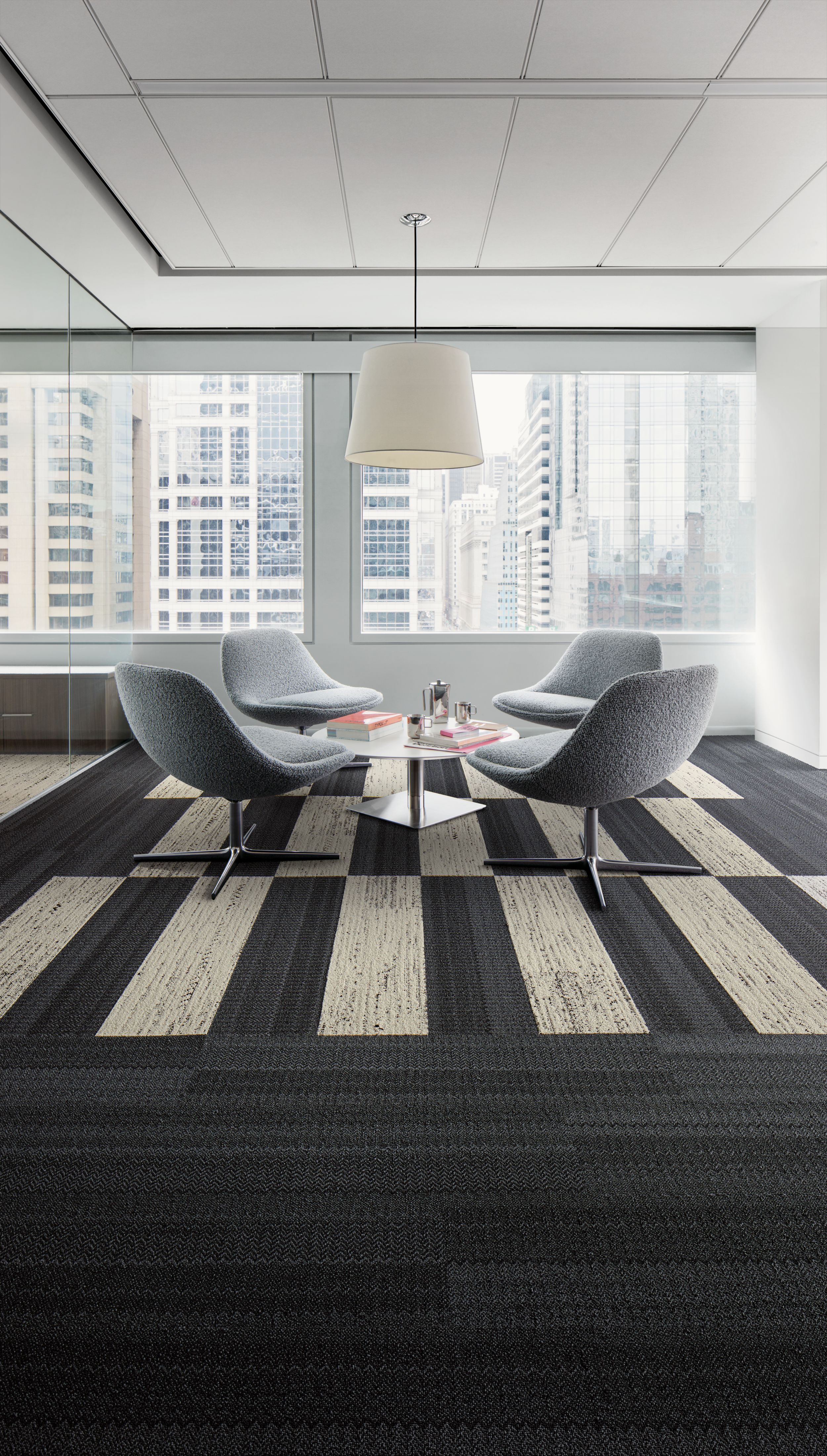 Interface Darning and Stitchery plank carpet tile in open lounge area with table and four chairs numéro d’image 6